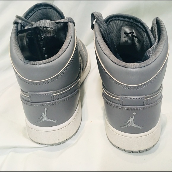 AIR JORDAN 1 RETRO MID GS 'COOL GREY WOLF GREY' - Picture 7 of 13